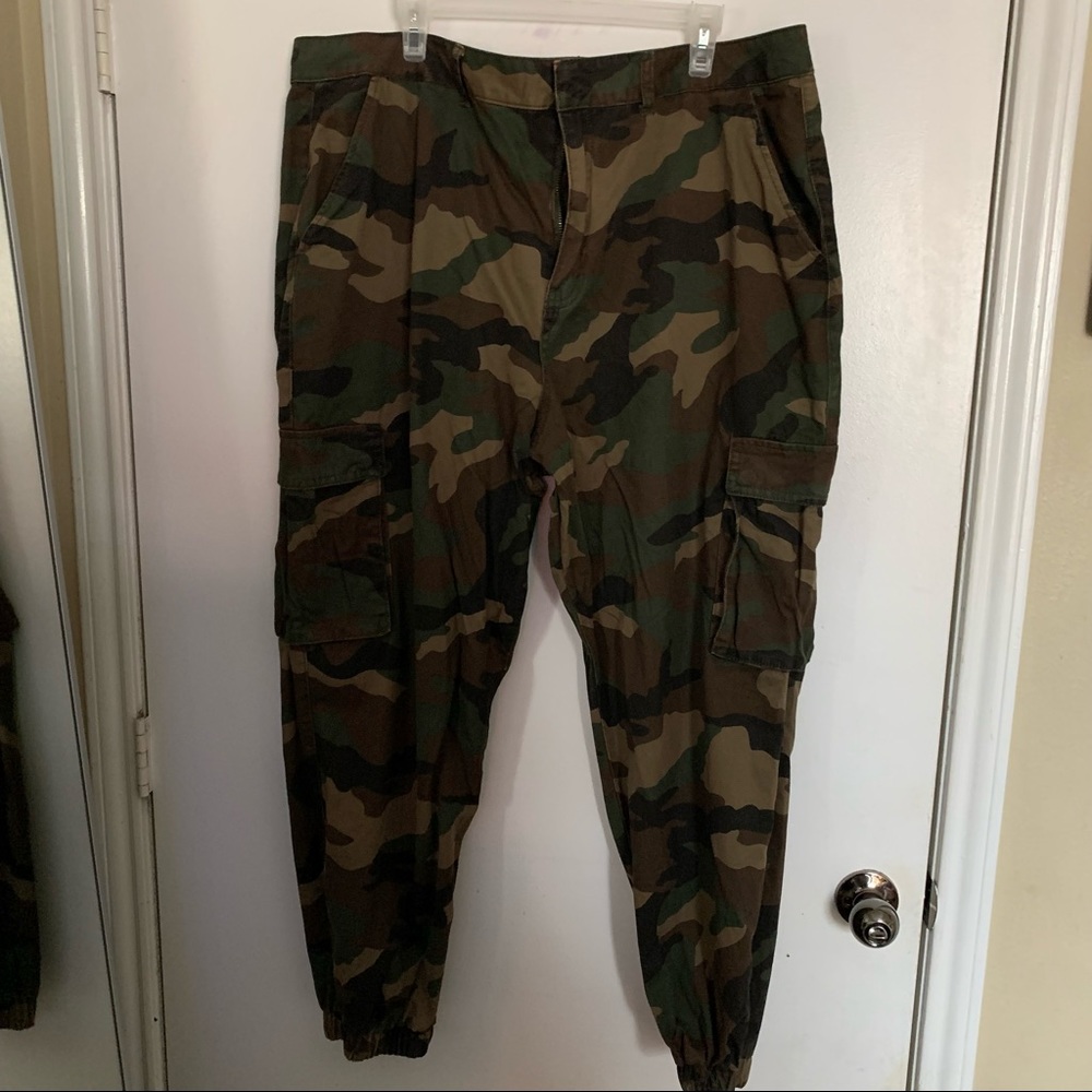 Forever 21 Army Cargo Joggers